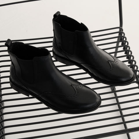 Bota Chelsea Camille em couro preto