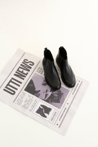 Bota Chelsea Camille em couro preto