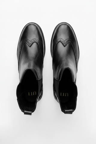 Bota Chelsea Camille em couro preto