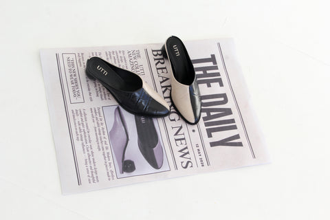 Mule Bicolor Amélie em Couro Maxi Croco Preto e Off White