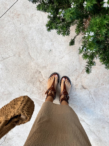 Sandália Rasteira Aria Caramelo